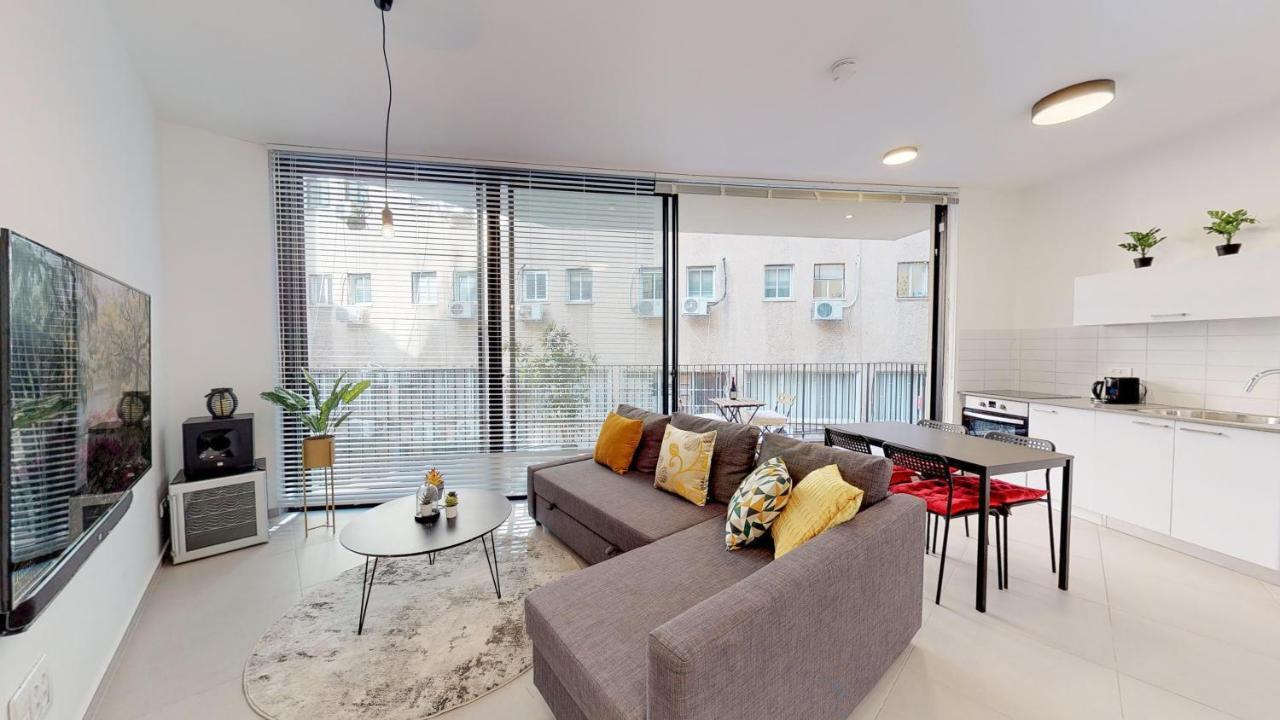 תל אביב Comfortable Apartment With Balcony By Holyguest מראה חיצוני תמונה